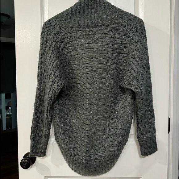 Gray Long Sleeve Knit Cardigan. Size small - Picture 3 of 5